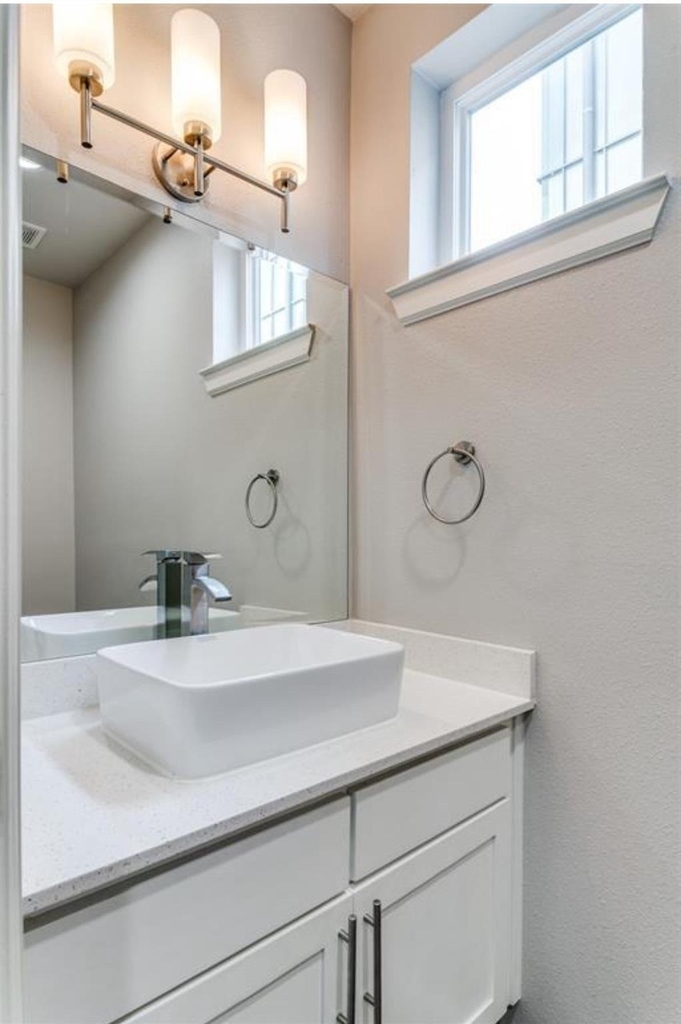 2016 N Fitzhugh Avenue - Photo 9