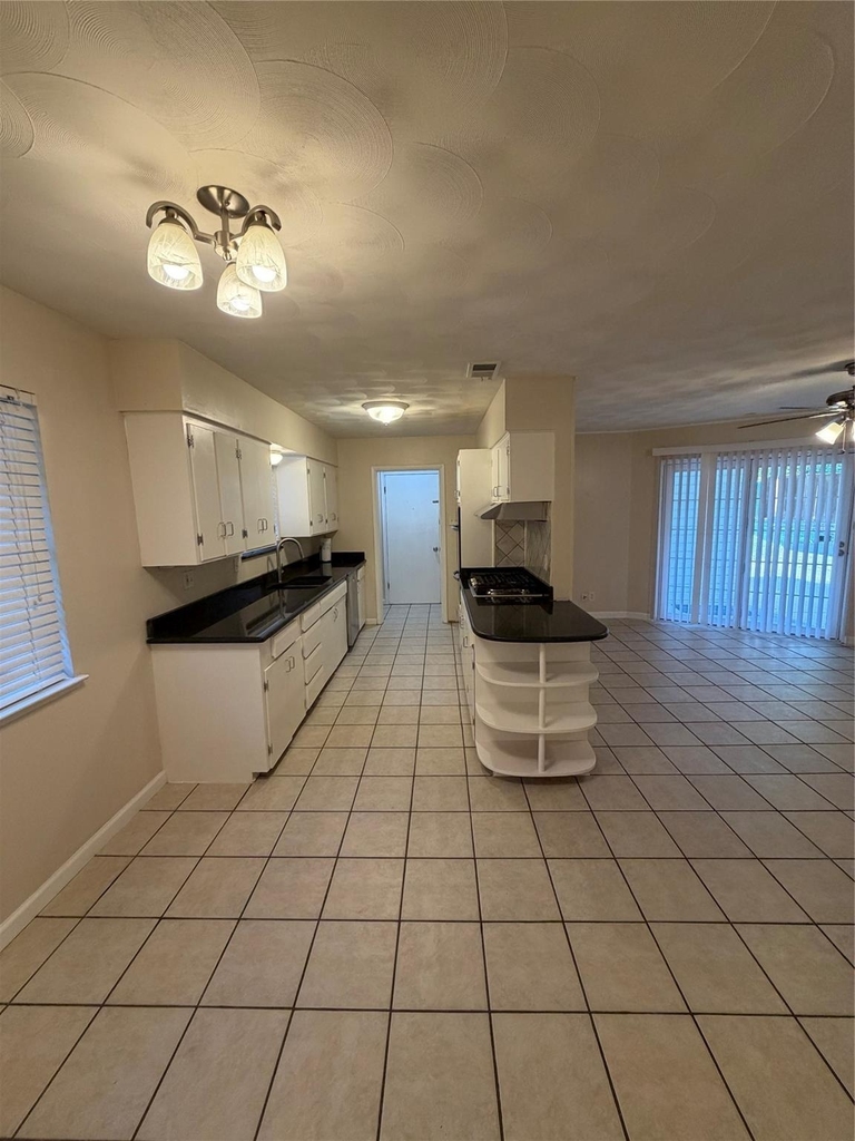 2323 Springhill Drive - Photo 4