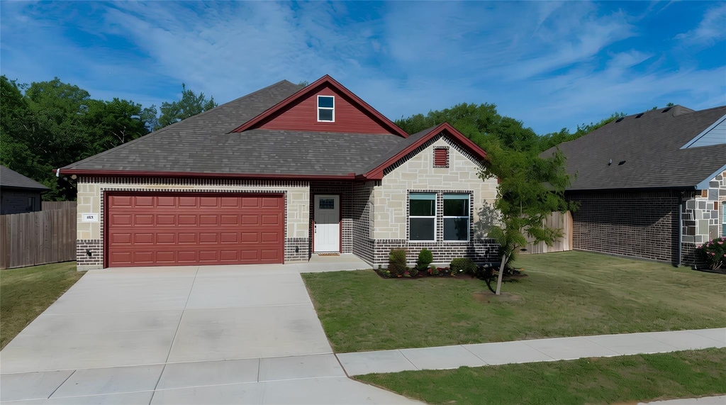 405 Titus Drive - Photo 0