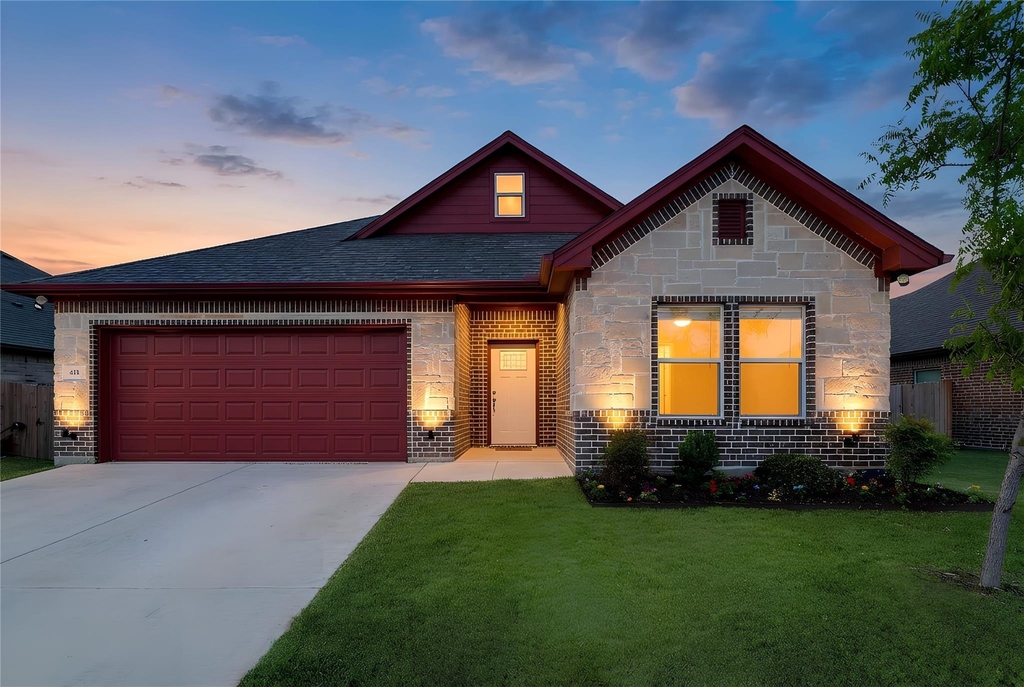405 Titus Drive - Photo 1