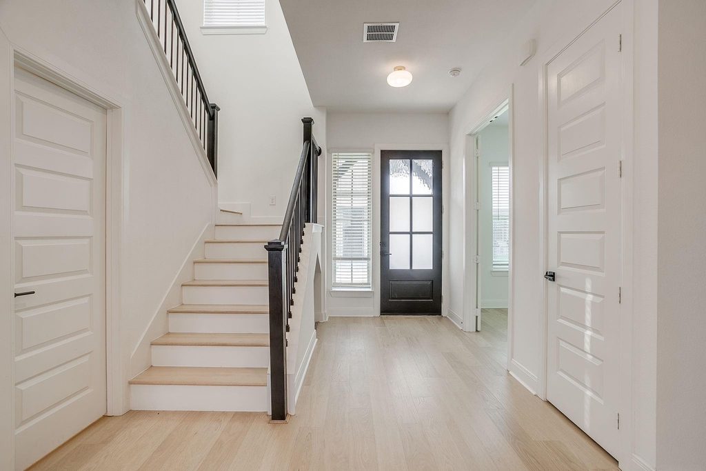 708 Pheasant Run Street - Photo 2