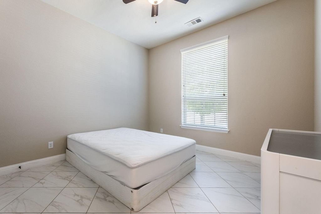 782 Windsor Road - Photo 5