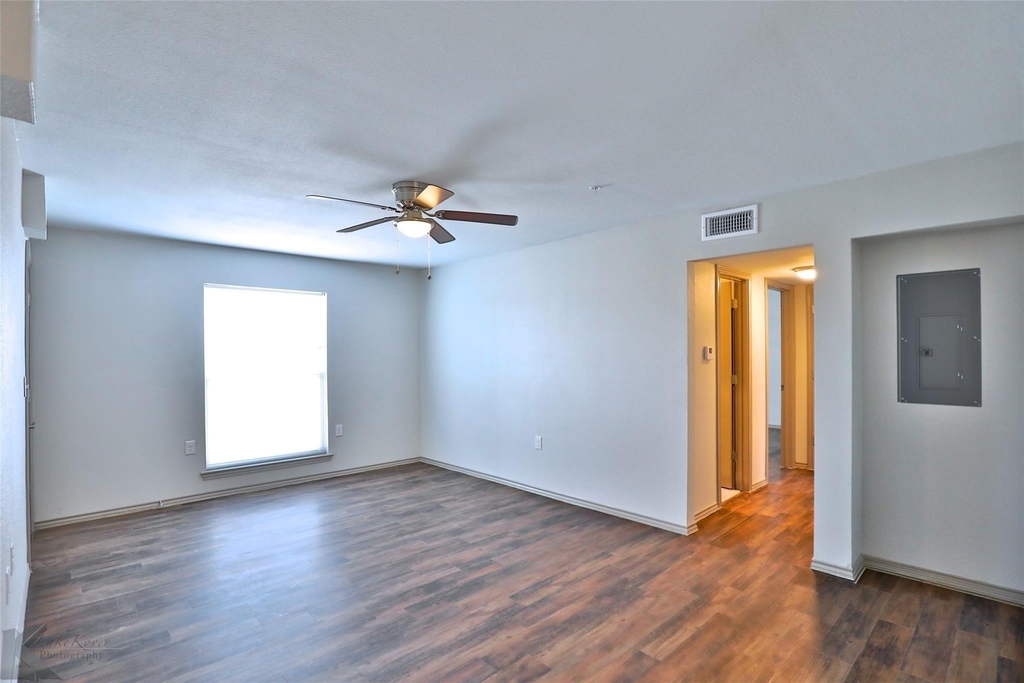2800 Sayles Boulevard - Photo 13