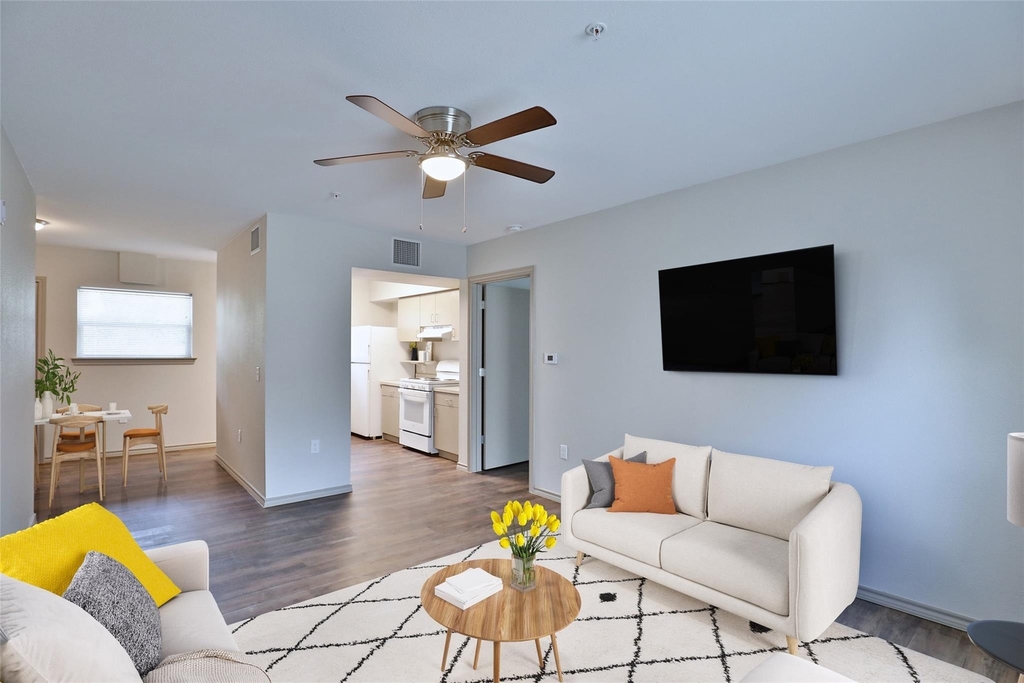 2800 Sayles Boulevard - Photo 6