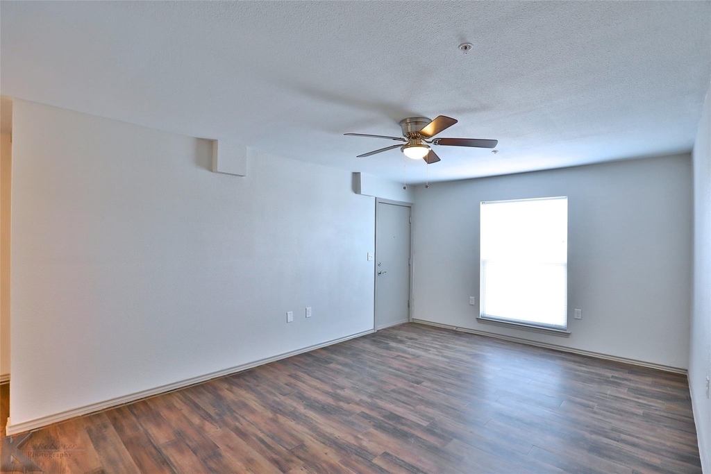 2800 Sayles Boulevard - Photo 12