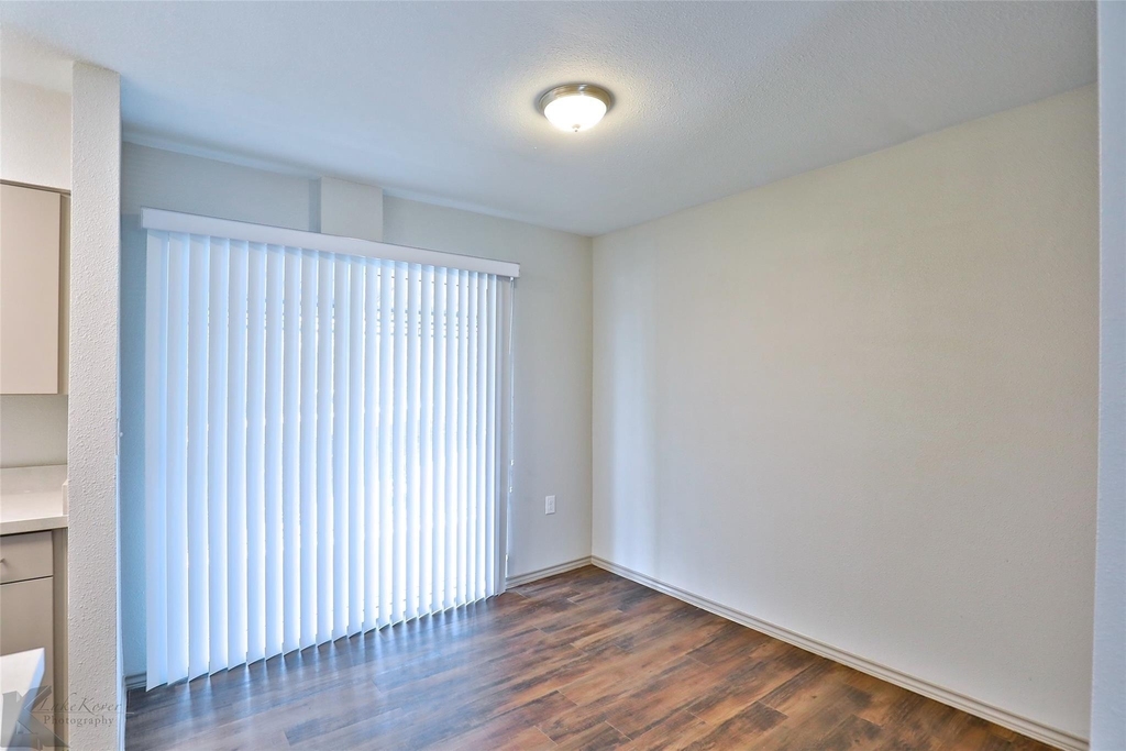 2800 Sayles Boulevard - Photo 11