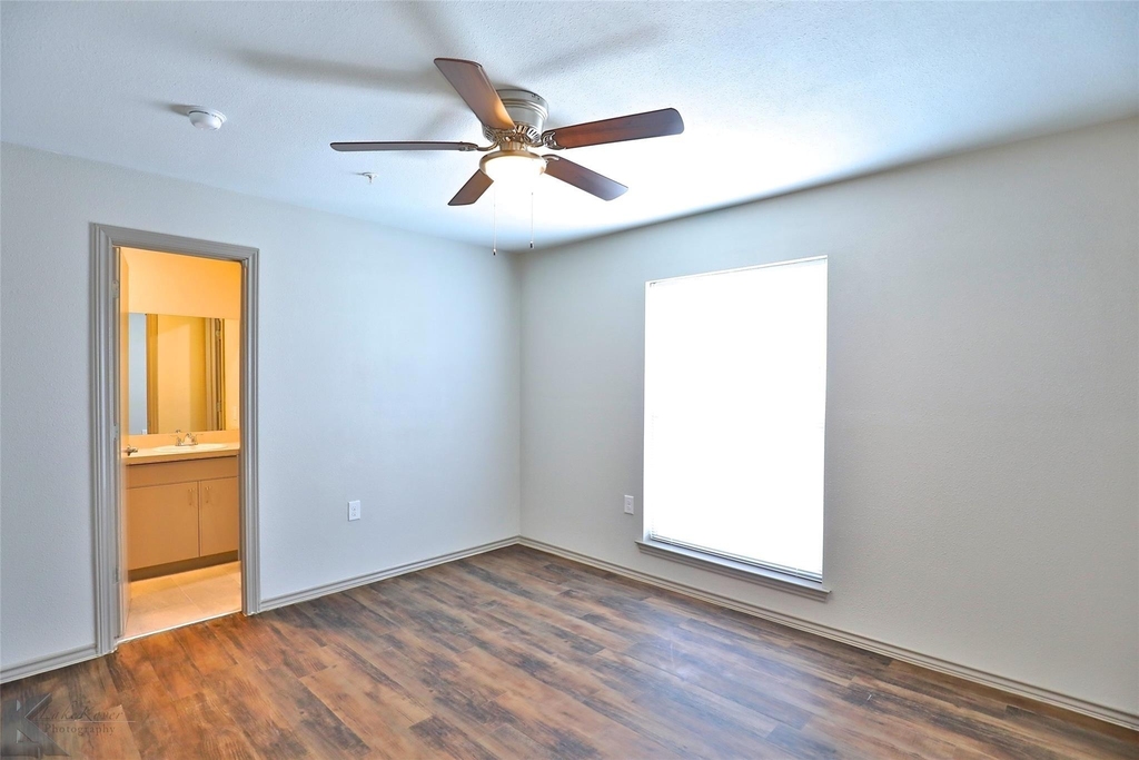 2800 Sayles Boulevard - Photo 18