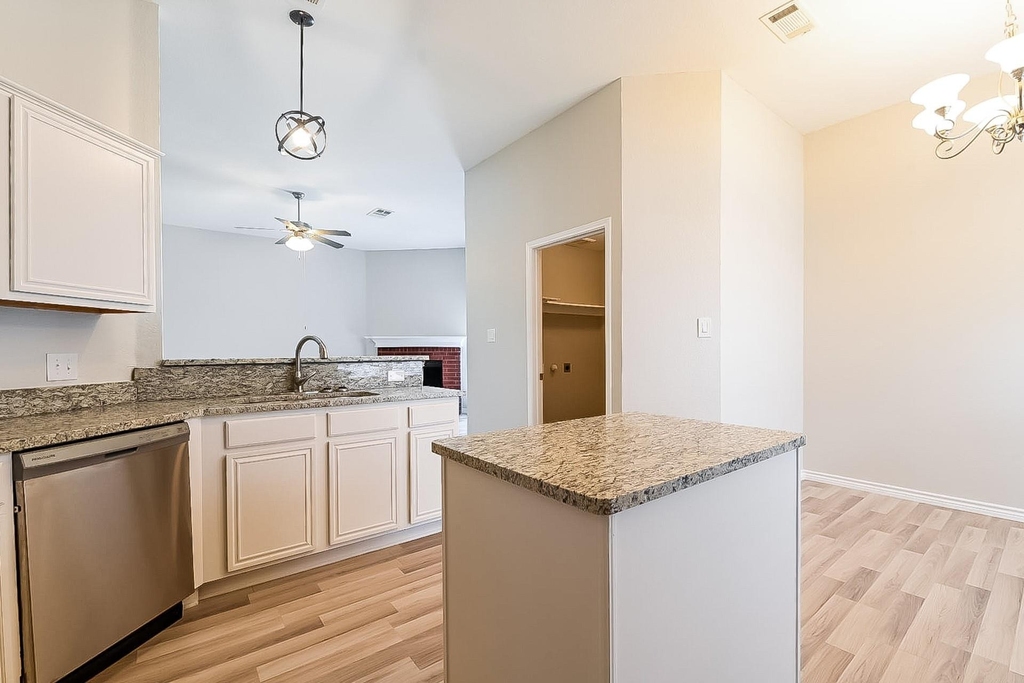 1731 Reynolds Street - Photo 7