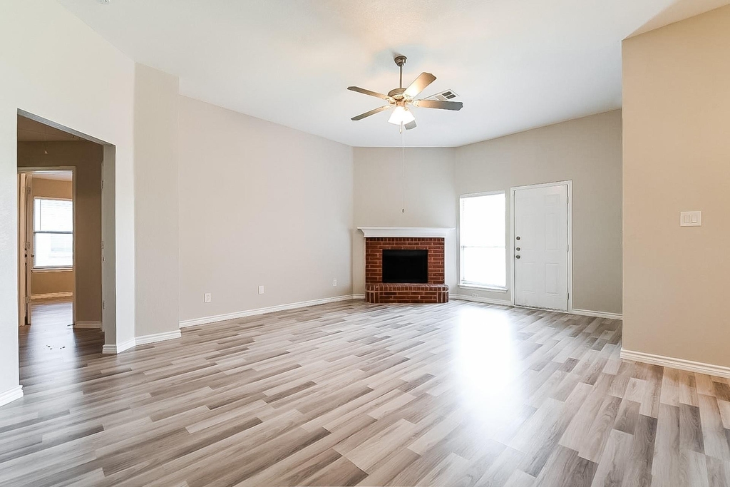 1731 Reynolds Street - Photo 3