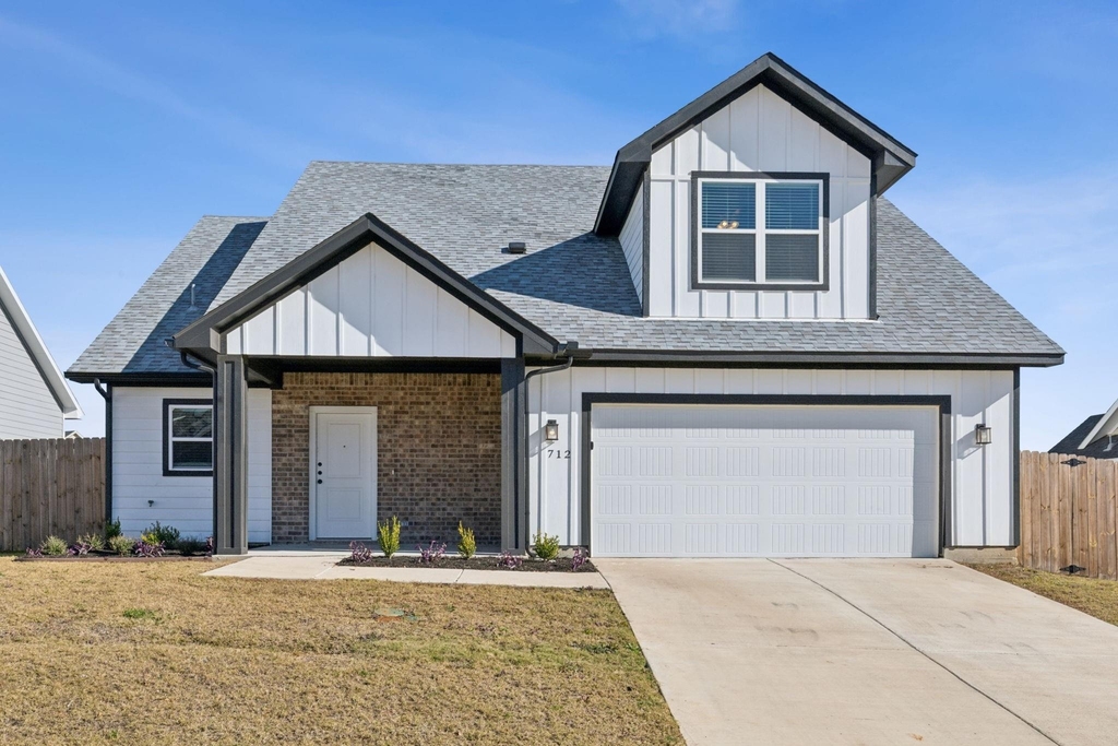 712 Taliaferro - Photo 0