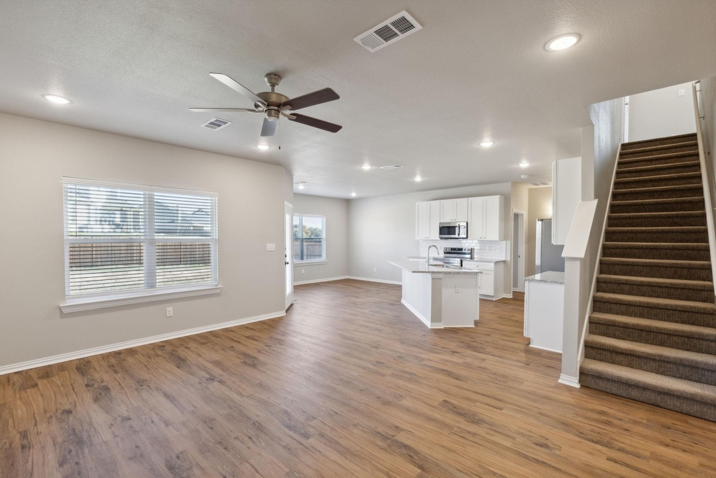 712 Taliaferro - Photo 2