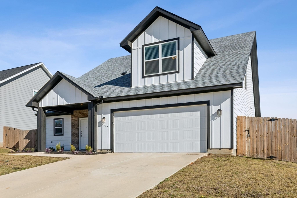 712 Taliaferro - Photo 1