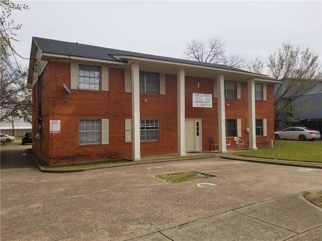 305 Lampe Street - Photo 0