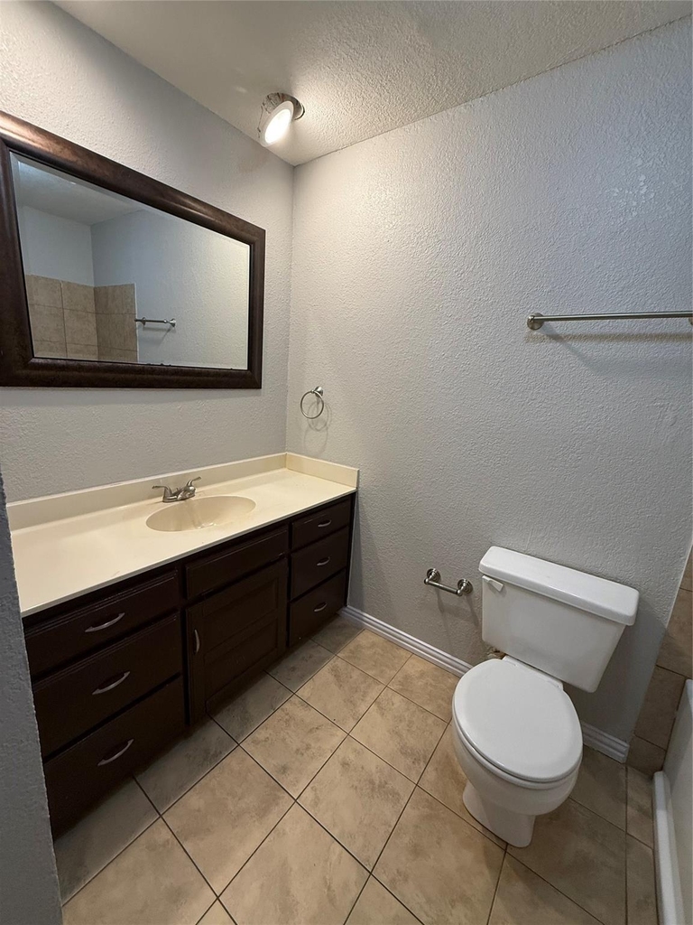 605 Baker Street - Photo 5