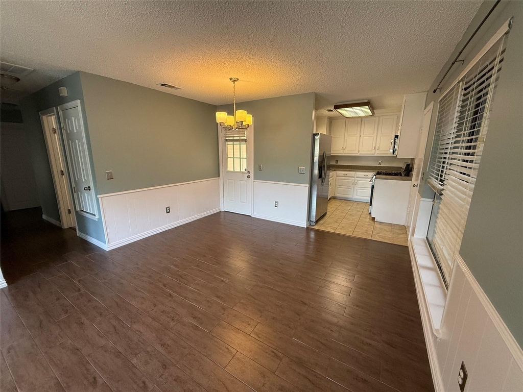 605 Baker Street - Photo 1