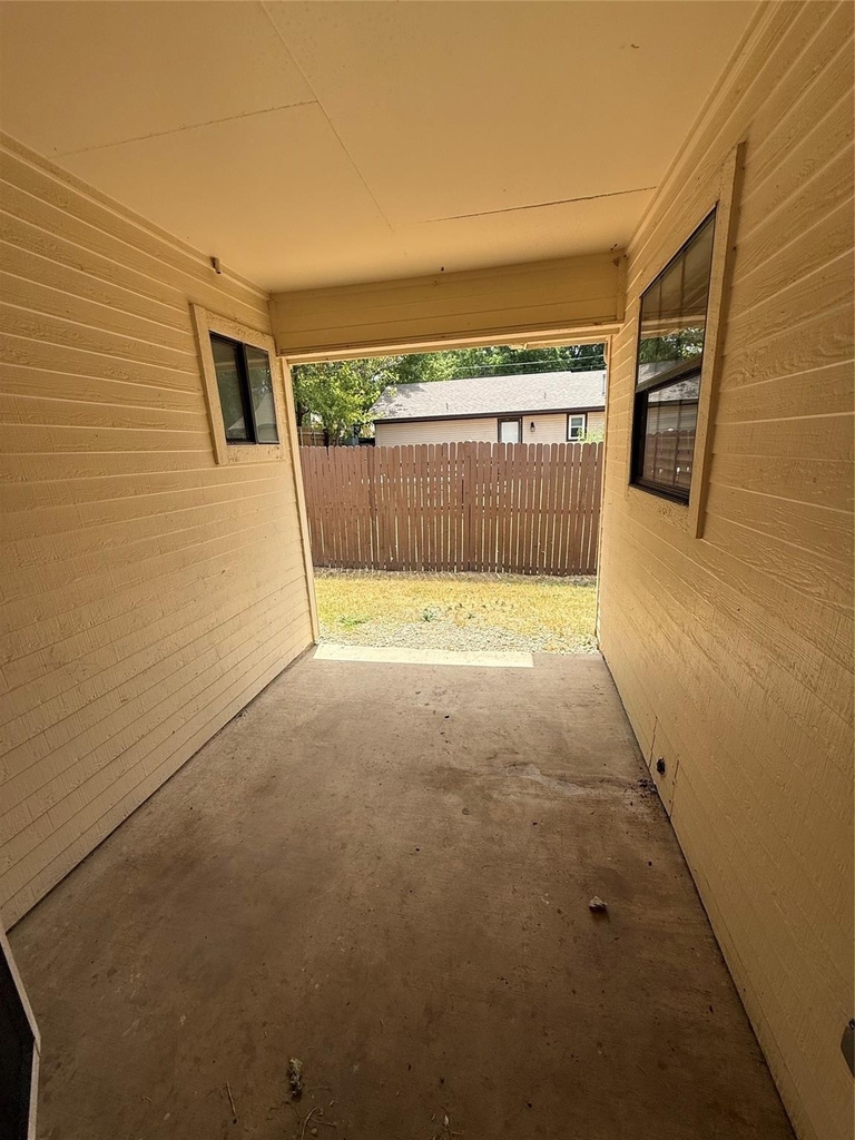 605 Baker Street - Photo 8
