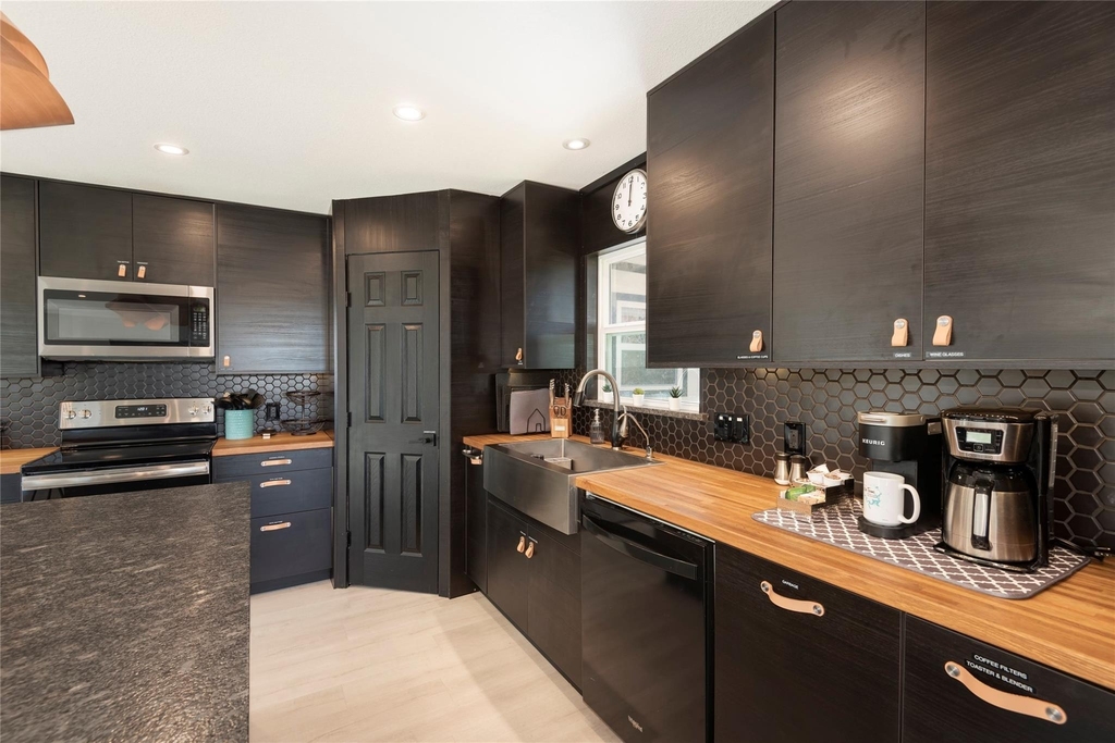 251 Queens Drive - Photo 16