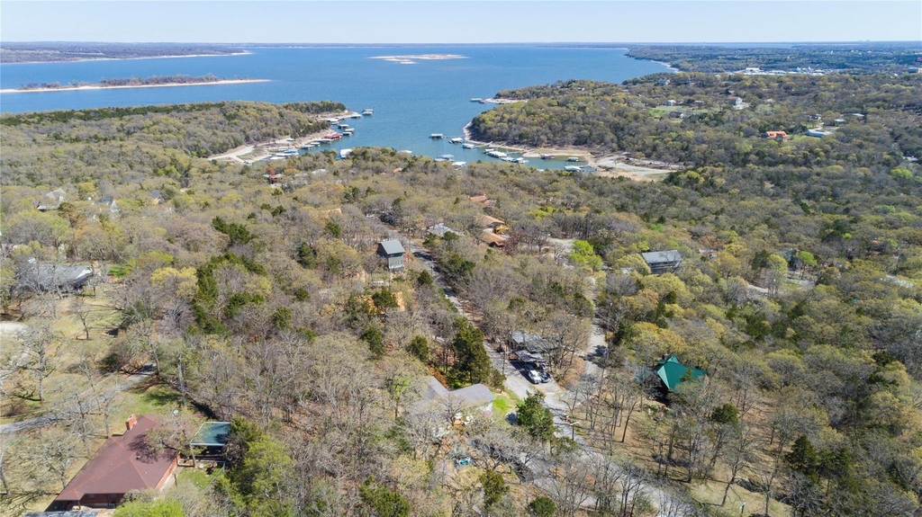 251 Queens Drive - Photo 2