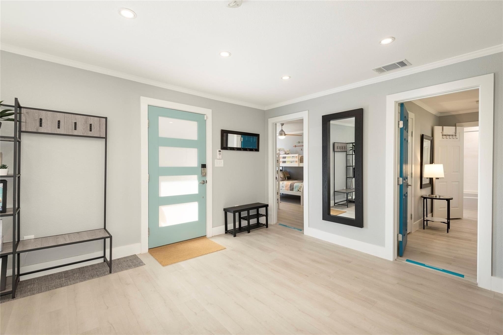 251 Queens Drive - Photo 6