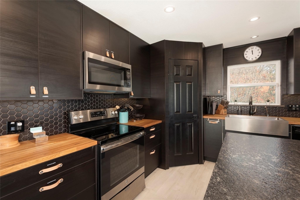 251 Queens Drive - Photo 18