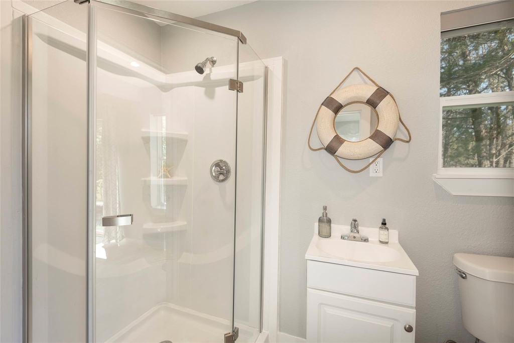 251 Queens Drive - Photo 14