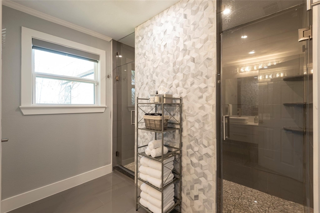 251 Queens Drive - Photo 22