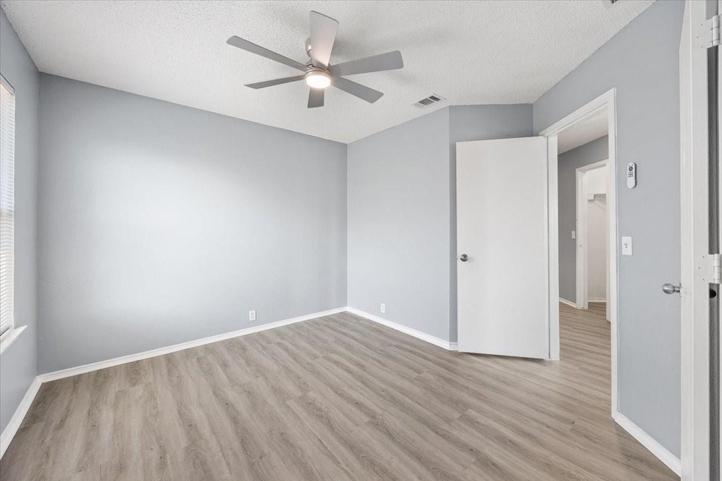 1506 Waters Edge Drive - Photo 18