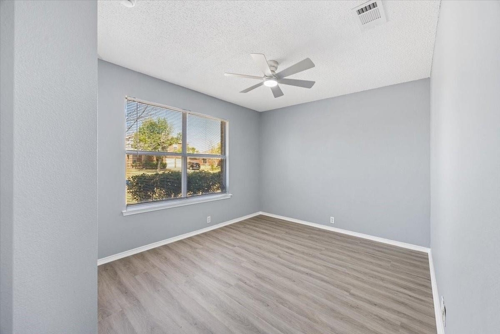 1506 Waters Edge Drive - Photo 19