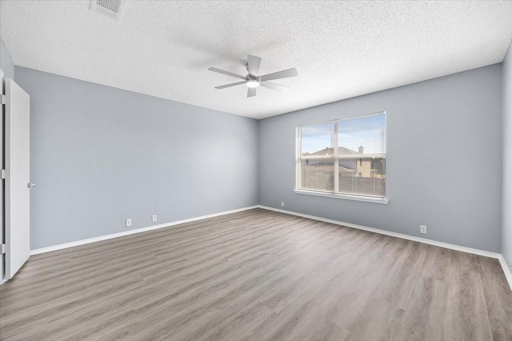 1506 Waters Edge Drive - Photo 10