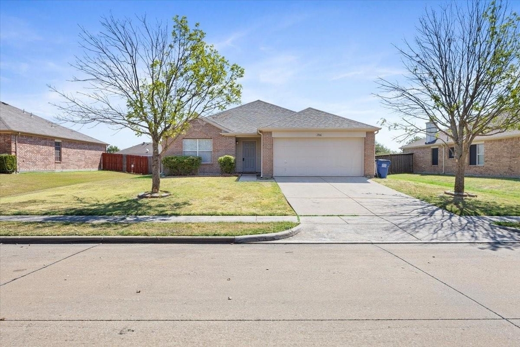 1506 Waters Edge Drive - Photo 0
