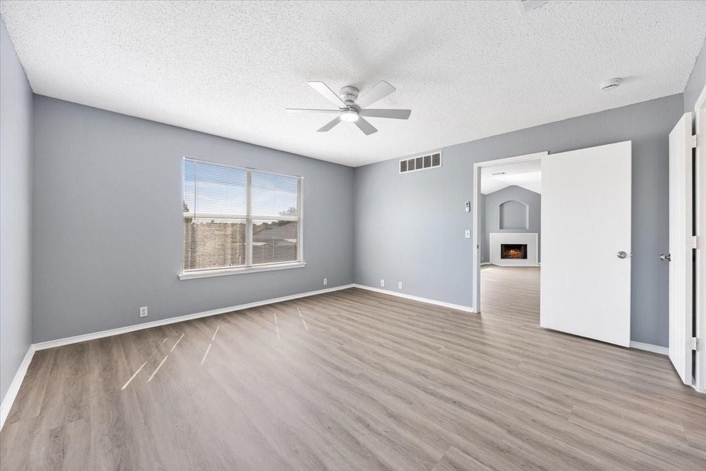 1506 Waters Edge Drive - Photo 11