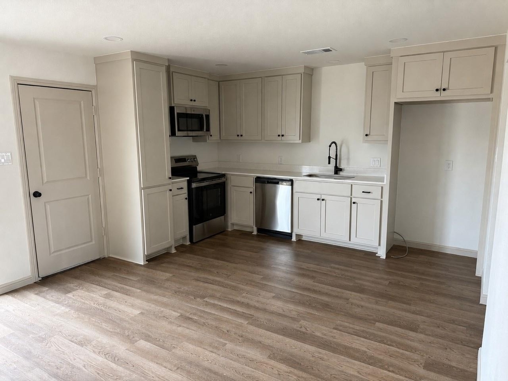 402 N Nolan River Road - Photo 4