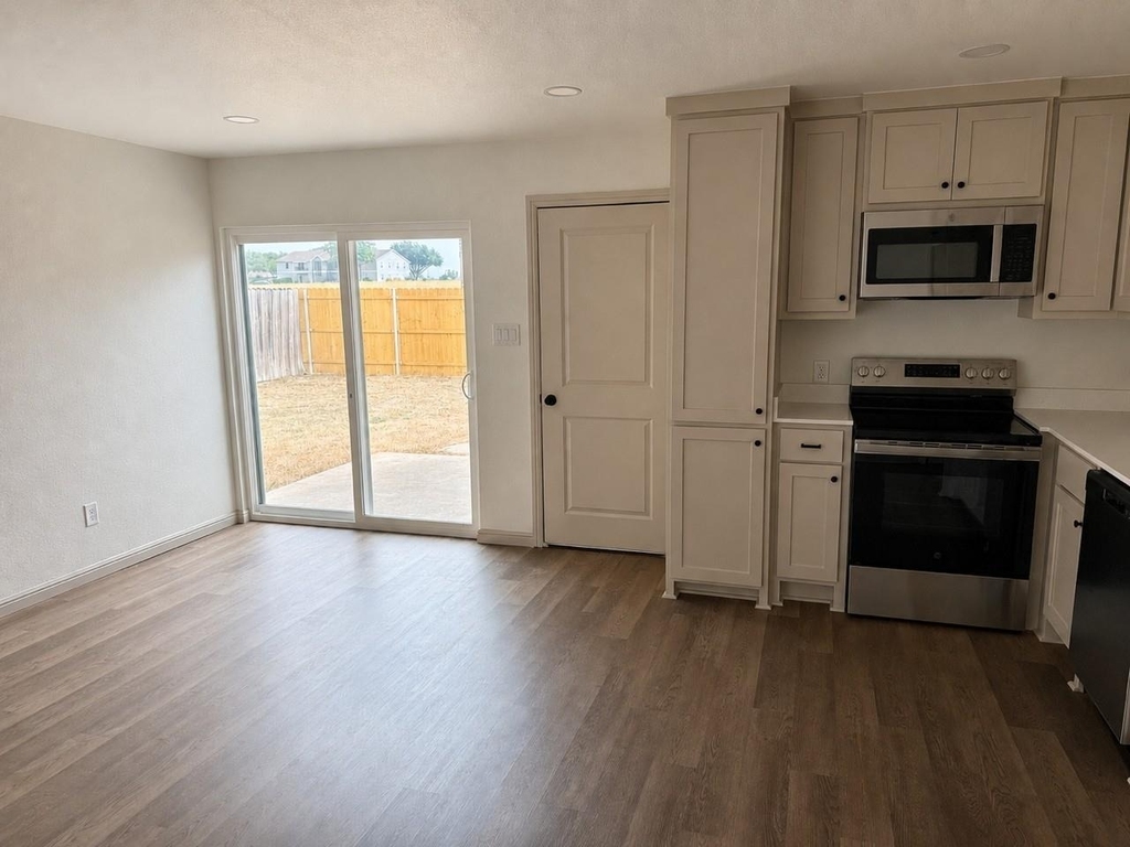 402 N Nolan River Road - Photo 5