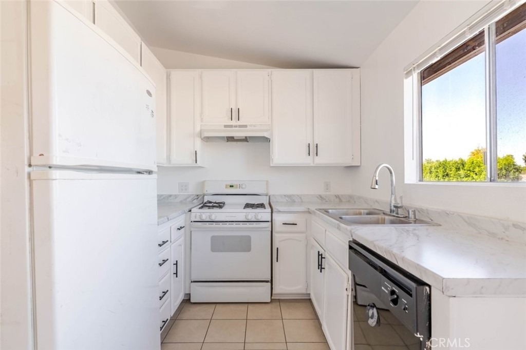 13015 Vanowen Street - Photo 7
