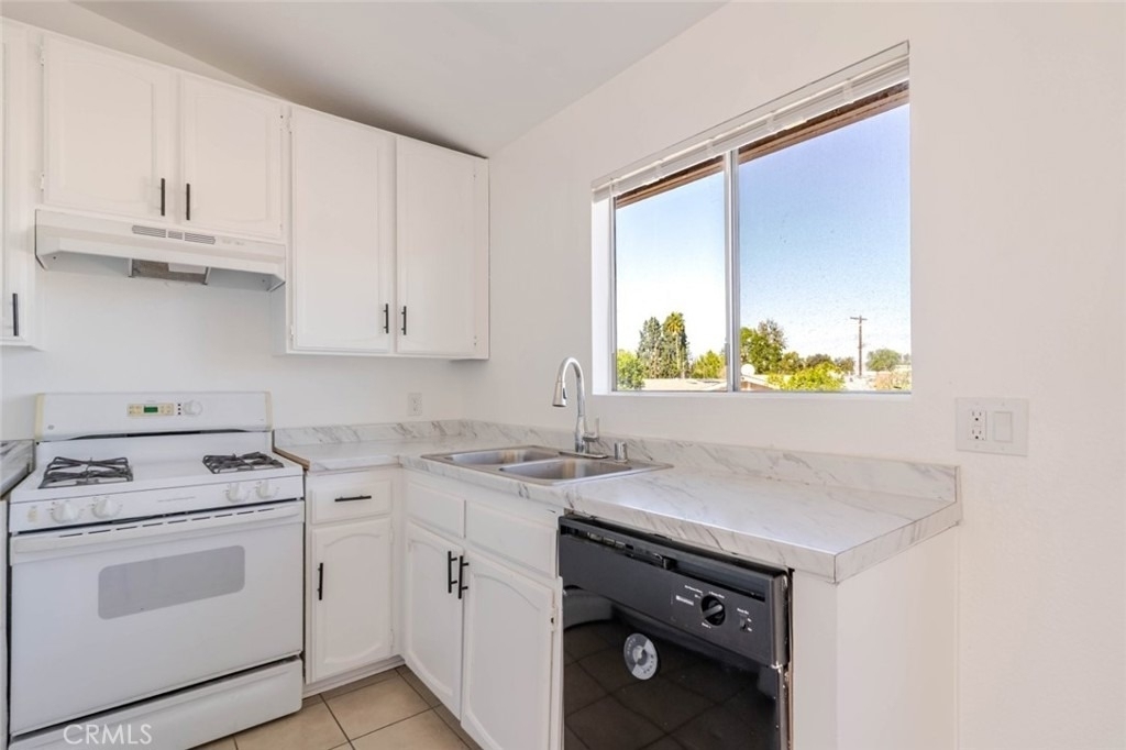 13015 Vanowen Street - Photo 6