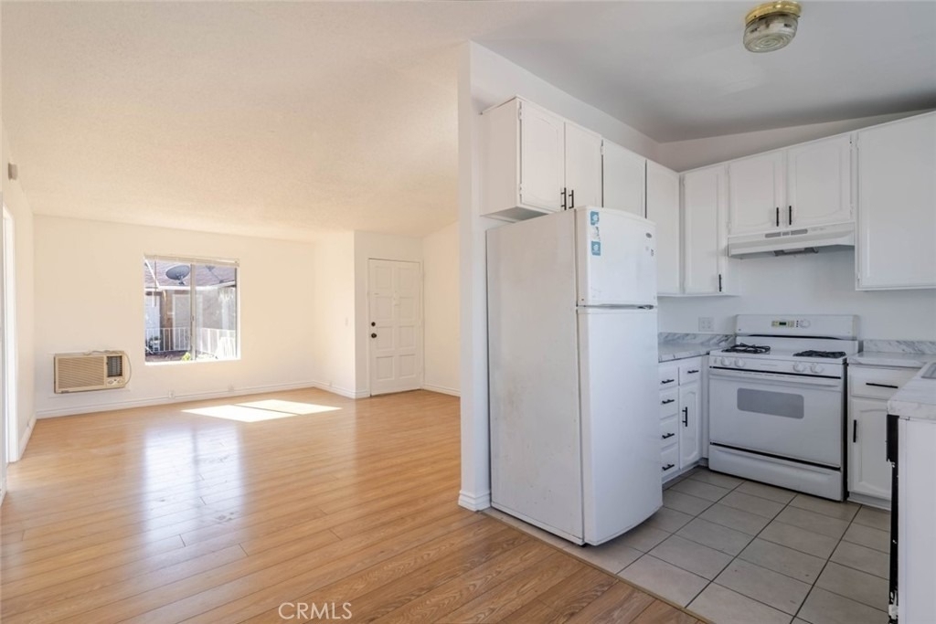 13015 Vanowen Street - Photo 5