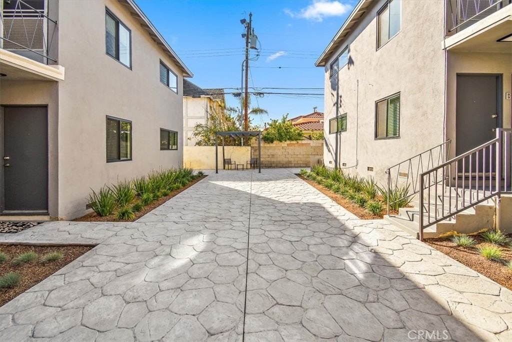 2118 Manhattan Beach Boulevard - Photo 2