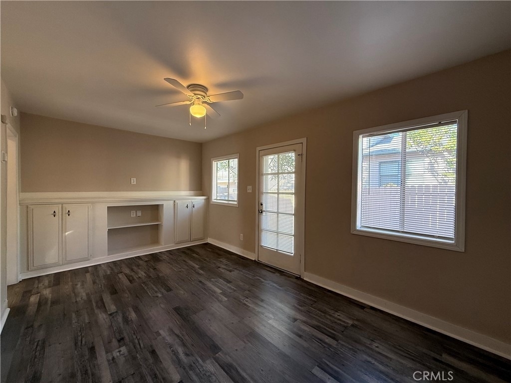 1032 W 15th Street - Photo 0