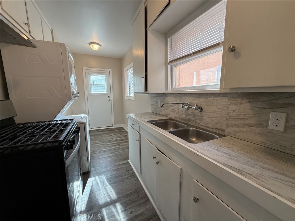 1032 W 15th Street - Photo 3