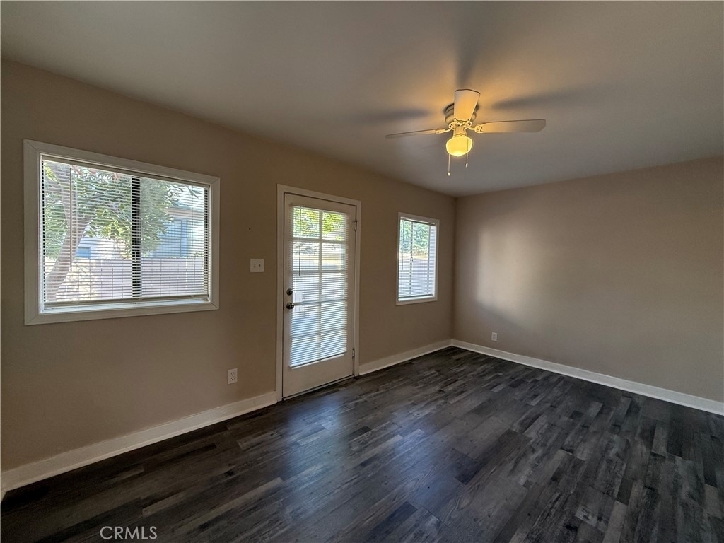 1032 W 15th Street - Photo 1