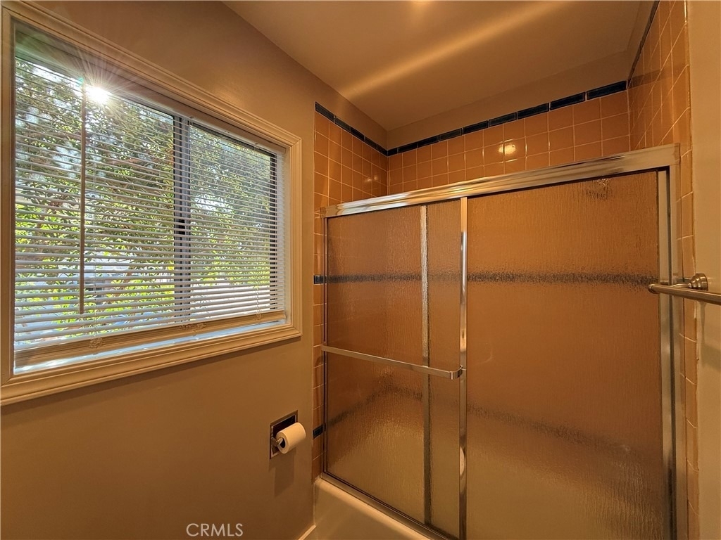 1032 W 15th Street - Photo 8