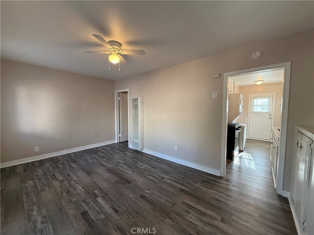 1032 W 15th Street - Photo 2
