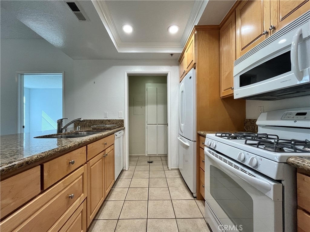 2567 Plaza Del Amo - Photo 3