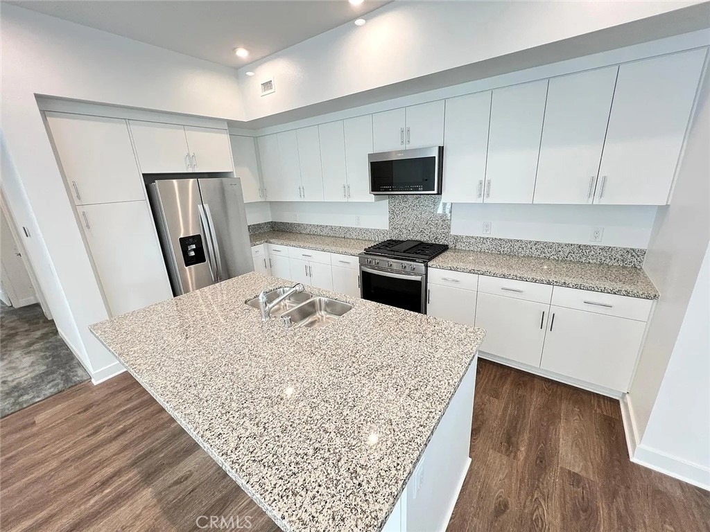 1646 S Urbana - Photo 1