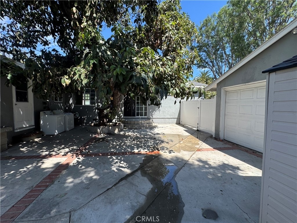 325 Pasadena - Photo 18