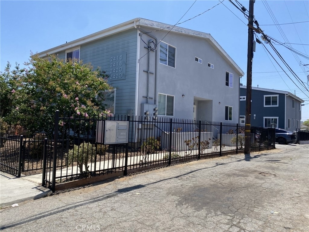 2420 1/2 Folsom Street - Photo 1