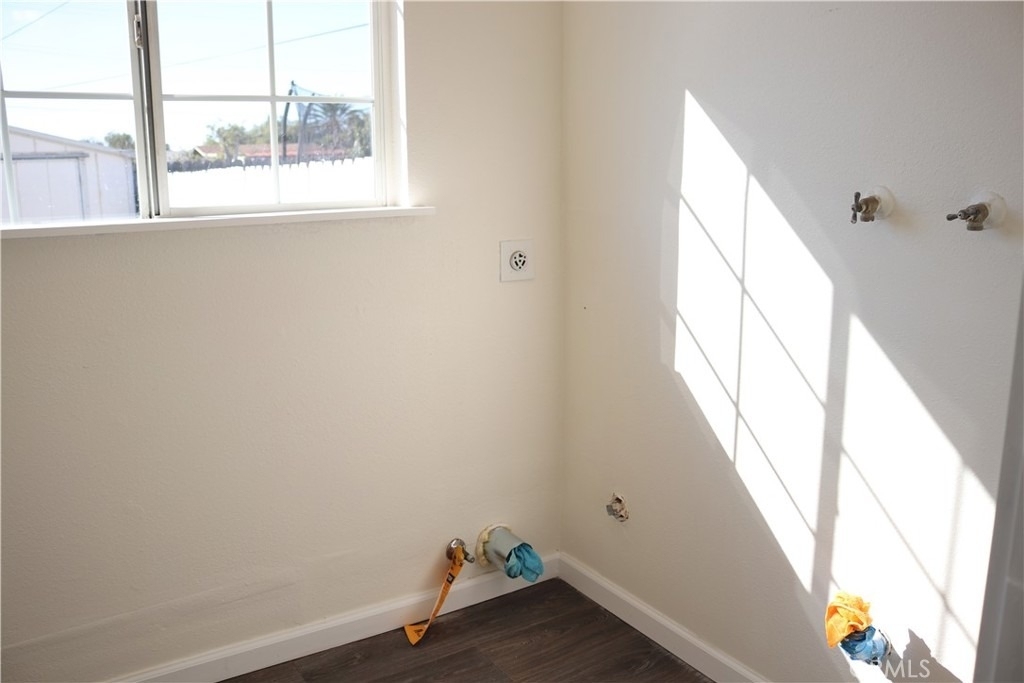 411 N Burton Street - Photo 10