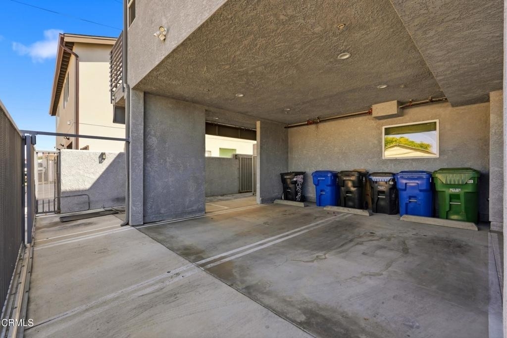 6721 1/2 Vineland Avenue - Photo 33