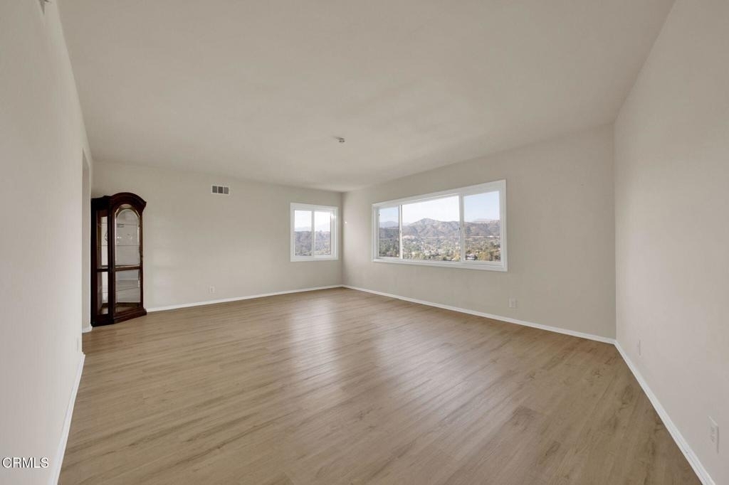 1537 Silverwood Drive - Photo 3