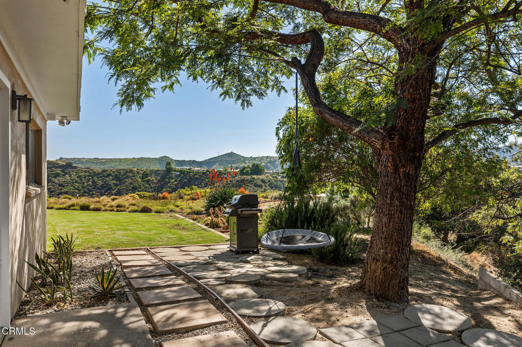 2075 Linda Flora Drive - Photo 21